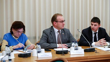 Члены Комитета по охране здоровья Римма Утяшева и Михаил Кизеев