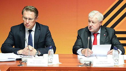 Министр здравоохранения РФ Михаил Мурашко и руководитель фракции «Справедливая Россия — За правду» Сергей Миронов