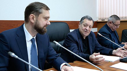 Руководитель Федерального агентства по делам национальностей Игорь Баринов и Председатель Комитета по бюджету и налогам Андрей Макаров