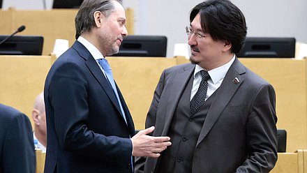 Председатель Комитета по охране здоровья Владимир Сысоев и заместитель Председателя Комитета Бадма Башанкаев