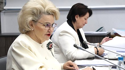 Председатель Комитета по защите семьи, вопросам отцовства, материнства и детства Нина Останина