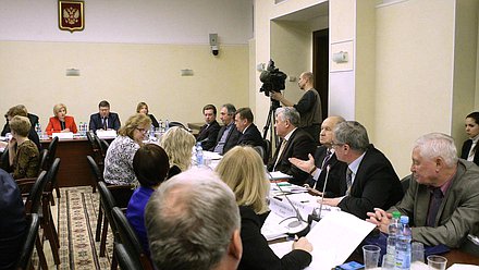 Круглый стол Комитета Государственной Думы по труду, социальной политике и делам ветеранов на тему "О комплексе мер по совершенствованию системы среднего профессионального образования".
