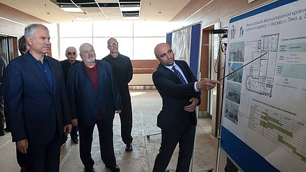 Председатель Государственной Думы Вячеслав Володин и ректор ВГИК им. С. А. Герасимова Владимир Малышев