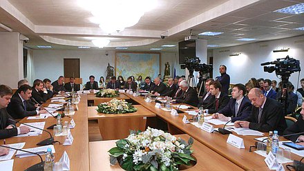 Круглый стол Комитета Государственной Думы по безопасности и противодействию коррупции на тему «Законодательные меры противодействия преступлениям, совершаемым с использованием мобильных средств связи лицами, находящимися в местах лишения свободы». 


