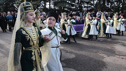 По инициативе депутата Государственной Думы РФ Анатолия Бифова в Кабардино-Балкарии в с.Дугулыбгей открылась первая "воркаут-площадка". Всего их будет тринадцать - в каждом районе республики.

