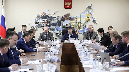 Круглый стол Комитета по экологии, природным ресурсам и охране окружающей среды на тему «Развитие лесного комплекса в условиях санкционного давления со стороны иностранных государств»