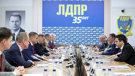 Встреча руководства фракции ЛДПР с Председателем Национального Собрания Республики Армения Аленом Симоняном
