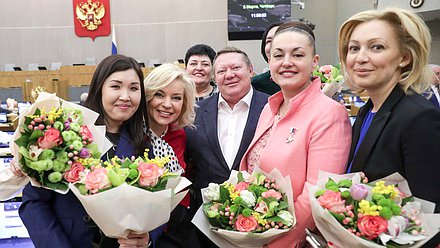Поздравление женщин-депутатов в преддверии Международного женского дня