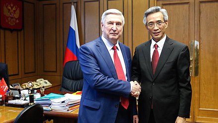 Первый заместитель Председателя Государственной Думы Иван Мельников и Председатель Китайского народного общества дружбы с заграницей Линь Сунтянь