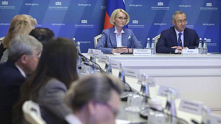 Заместитель Председателя Государственной Думы Виктория Абрамченко и губернатор Калужской области Владислав Шапша