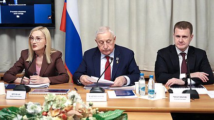 Заместитель Председателя ГД Ирина Яровая, Председатель Комитета по развитию Дальнего Востока и Арктики Николай Харитонов и Министр по развитию Дальнего Востока и Арктики Алексей Чекунков