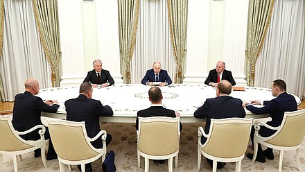 Встреча Президента РФ Владимира Путина с руководителями политических партий, чьи представители избраны в Государственную Думу девятого созыва. Фото: пресс-служба Президента РФ