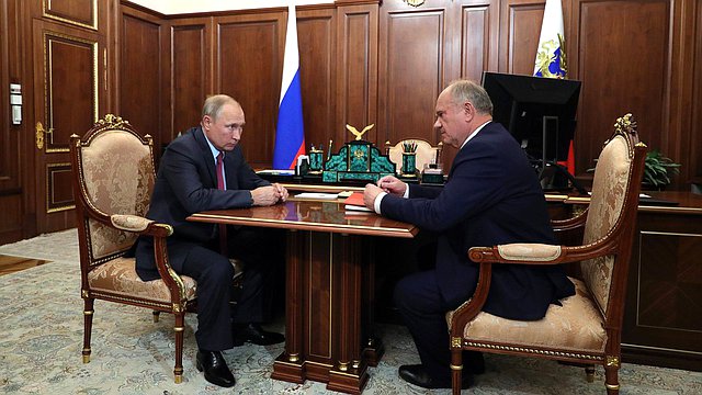 Встреча Президента РФ Владимира Путина с руководителем фракции КПРФ Геннадием Зюгановым. Фото: kremlin.ru