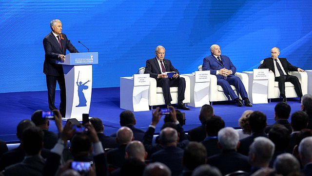 El Jefe de la Duma Estatal, Vyacheslav Volodin, el Jefe de la Cámara de Representantes de la Asamblea Nacional de la República de Belarús, Igor Sergeenko, el Presidente de la República de Belarús, Alexander Lukashenko, y el Presidente de la Federación de Rusia, Vladimir Putin