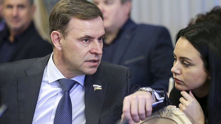 Член Комитета Совета Федерации по аграрно-продовольственной политике и природопользованию Виктор Новожилов