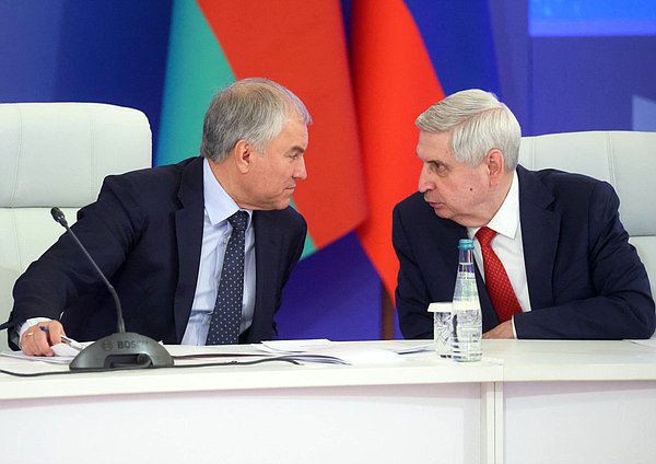 Председатель Государственной Думы Вячеслав Володин и Первый заместитель Председателя Государственной Думы Иван Мельников