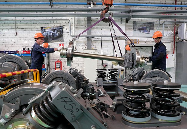 завод производство рабочие цех