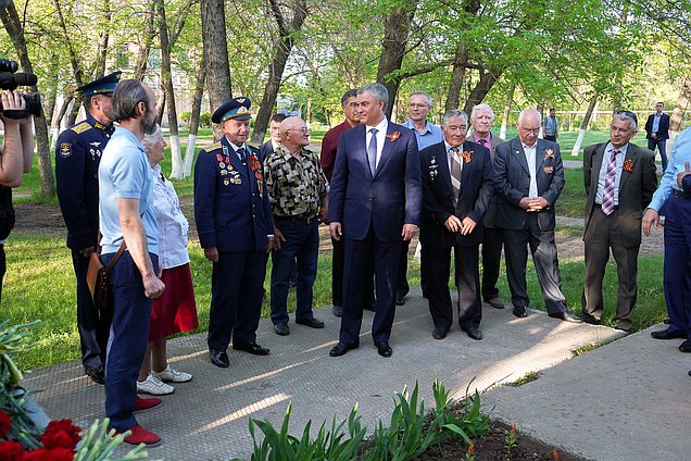 Возложение цветов к памятнику Героя Советского Союза Марины Расковой