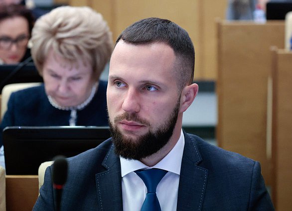 Член фракции "Единая Россия" Алексей Золотарев