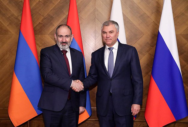 Премьер-министр Республики Армения Никол Пашинян и Председатель Государственной Думы Вячеслав Володин