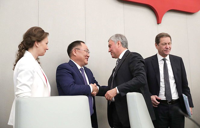 Председатель Государственной Думы Вячеслав Володин, Первый заместитель Председателя Государственной Думы Александр Жуков и заместители Председателя Государственной Думы Анна Кузнецова и Шолбан Кара-оол