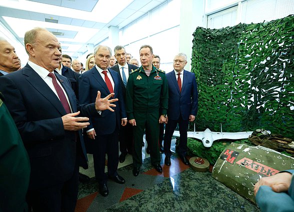 Руководитель фракции КПРФ Геннадий Зюганов, Председатель Государственной Думы Вячеслав Володин, Директор Росгвардии Виктор Золотов и Председатель Комитета по безопасности и противодействию коррупции Василий Пискарев