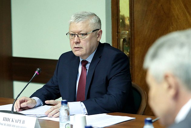 Председатель Комитета по безопасности и противодействию коррупции Василий Пискарев