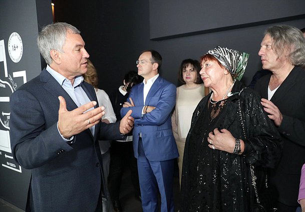 Председатель Государственной Думы Вячеслав Володин и вдова режиссера Станислава Говорухина Галина Говорухина