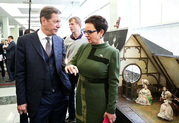 Первый заместитель Председателя Государственной Думы Александр Жуков и Председатель Комитета по контролю и Регламенту Ольга Савастьянова