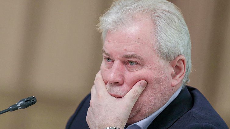 Заседание «Открытой трибуны» на тему
«Гражданское общество в современной России».
