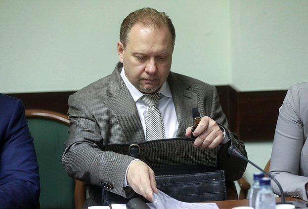 Заместитель Председателя Комитета по информационной политике, информационным технологиям и связи Олег Матвейчев