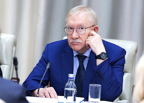 Председатель Комитета по контролю Олег Морозов