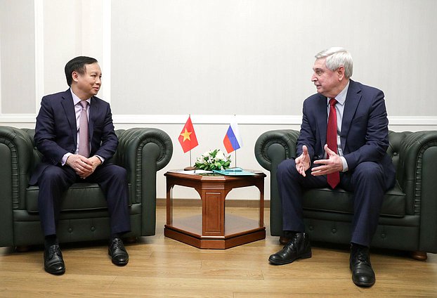 First Deputy Chairman of the State Duma Ivan Melnikov and Ambassador Extraordinary and Plenipotentiary of Vietnam to Russia Ngo Duc Manh