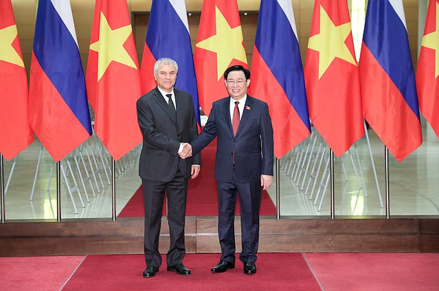 Chairman of the State Duma Vyacheslav Volodin and Chairman of the National Assembly of the Socialist Republic of Vietnam Vương Đình Huệ