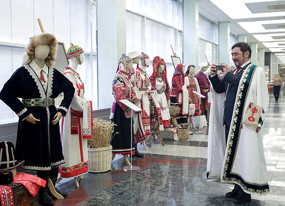 Открытие выставки «Традиционный костюм народов Поволжья второй половины XIX — первой половины XX века», приуроченной к Международному дню культуры