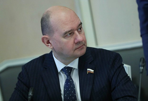 Заместитель Председателя Комитета по развитию гражданского общества, вопросам общественных и религиозных объединений Олег Леонов