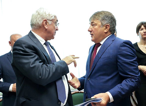 Deputy Chairman of the Committee on International Affairs Aleksei Chepa and First Deputy Chairman of the Committee on Control and Regulations Rizvan Kurbanov