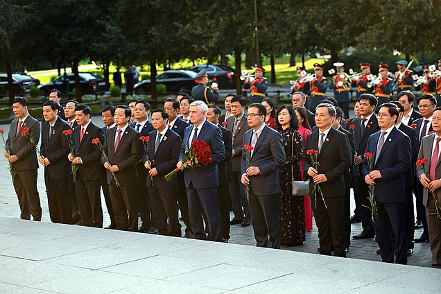 Wreath-laying ceremony at the Tomb of the Unknown Soldier