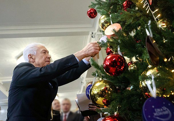 Руководитель фракции "Единая Россия" Владимир Васильев