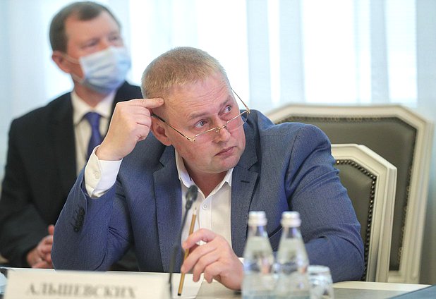 Member of the Committee on Control and Regulations Andrei Alshevskikh