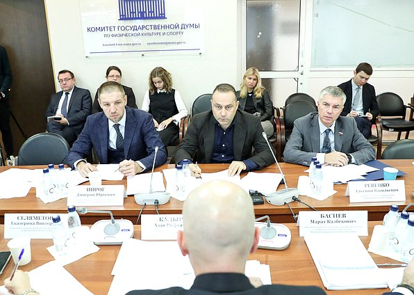 Первый заместитель Председателя Комитета по физической культуре и спорту Дмитрий Пирог, Председатель Комитета Дмитрий Свищев и член Комитета Евгений Ревенко