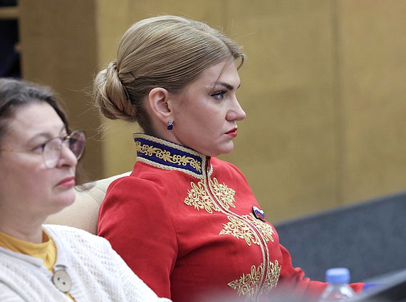 Парламентские слушания на тему «О развитии отраслей легкой промышленности в РФ»