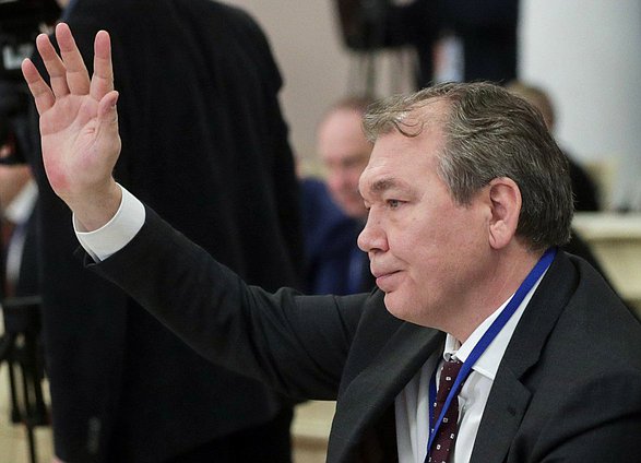 Председатель Комитета по делам СНГ, евразийской интеграции и связям с соотечественниками Леонид Калашников