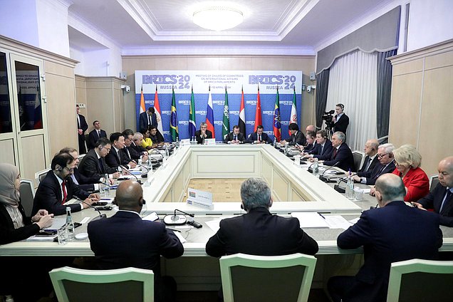 Reunión del Jefe de la Duma Estatal, Vyacheslav Volodin, con los presidentes de las comisiones de asuntos internacionales de los parlamentos de los países BRICS