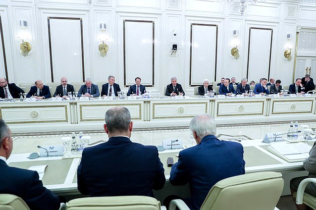 Встреча Председателя Государственной Думы Вячеслава Володина с Председателем Милли Меджлиса Азербайджанской Республики Сахибой Гафаровой в расширенном составе