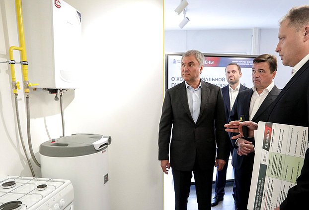 Председатель Государственной Думы Вячеслав Володин, генеральный директор АО «Мособлгаз» Игорь Баранов, губернатор Московской области Андрей Воробьев и вице-губернатор Московской области Евгений Хромушин