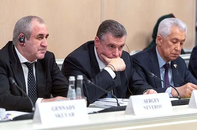 Chairman of the Committee on International Affairs Leonid Slutsky, Deputy Chairman of the State Duma Sergey Neverov and leader of the United Russia faction Vladimir Vasiliev