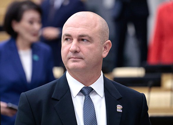Член фракции "Единая Россия" Ян Лещенко