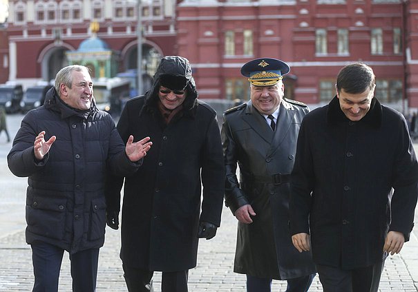 Руководитель фракции «Единая Россия» Сергей Неверов, Председатель Комитета по обороне Владимир Шаманов, член Комитета по безопасности и противодействию коррупции Адальби Шхагошев