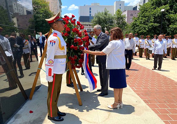 Chairman of the State Duma Vyacheslav Volodin laid a wreath at the José Martí Memorial